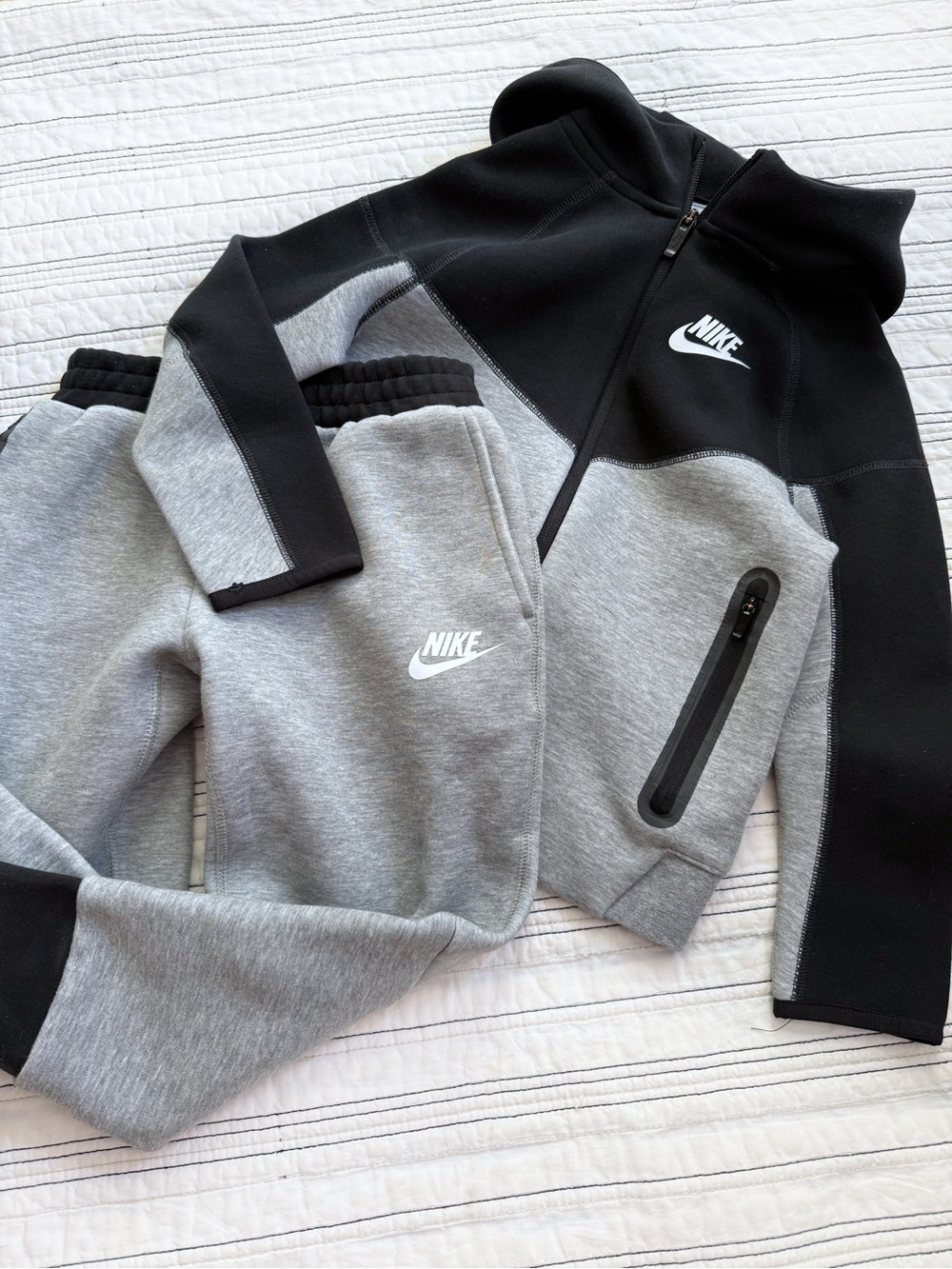 Nike Tech Fleece Hoodie and Jogger Set Obsidian Black Heather Grey size 6 Medium